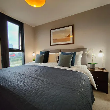 Spacious Centre 2 Bedroom Apartment Sheffield