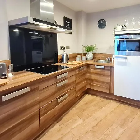 Spacious Centre 2 Bedroom