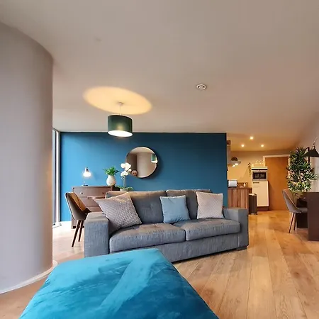 Apartment Spacious Centre 2 Bedroom *